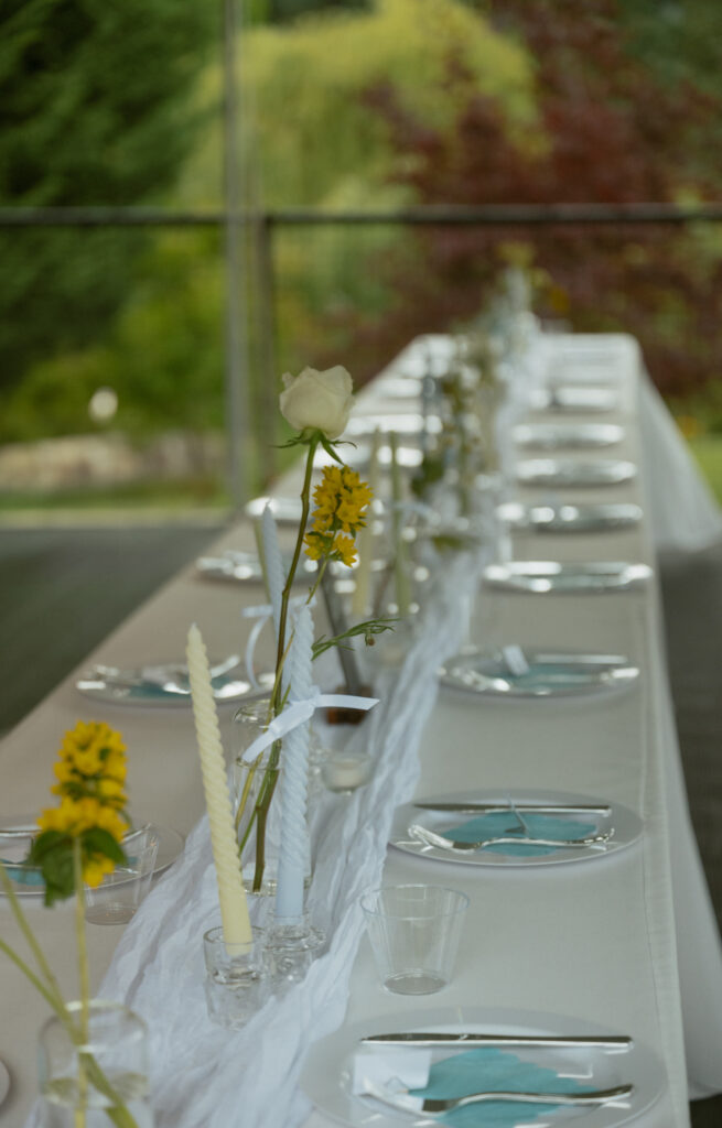 the tables with flowers
