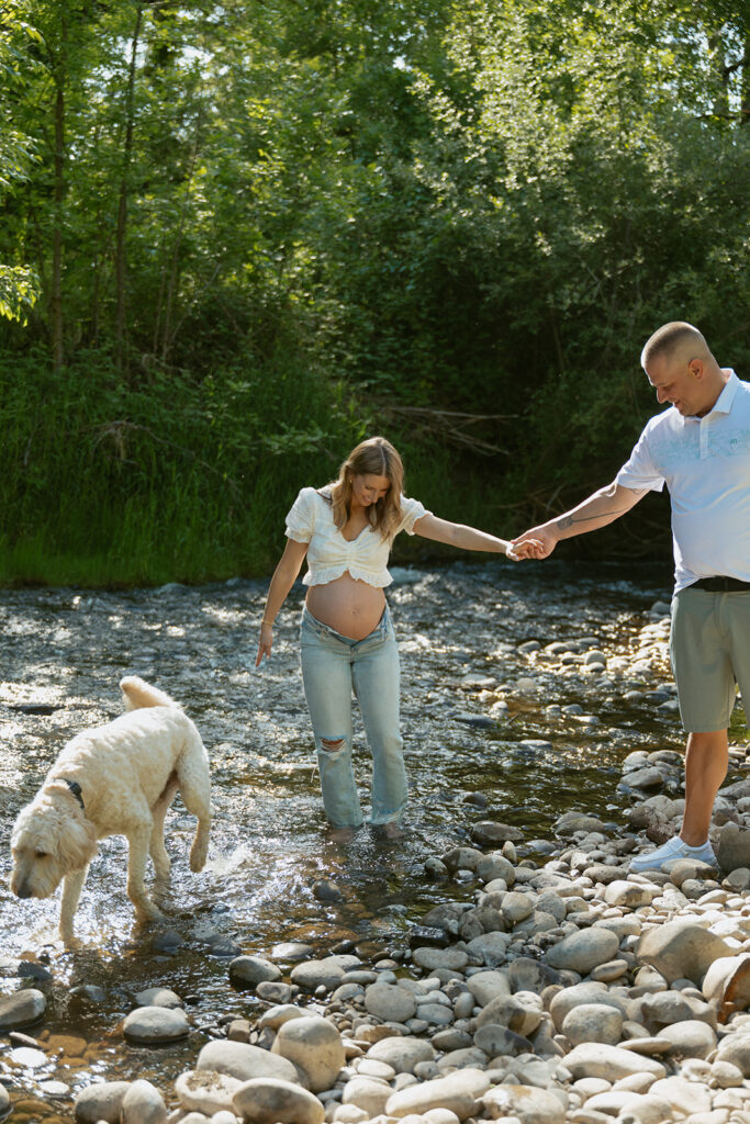 Maternity session at elijah bristo state park in eugene oregon